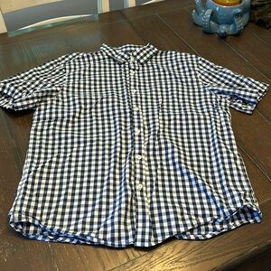 Old Navy Men’s Short Sleeve Button up Dress shirt.  Size L.  Blue Gingham.